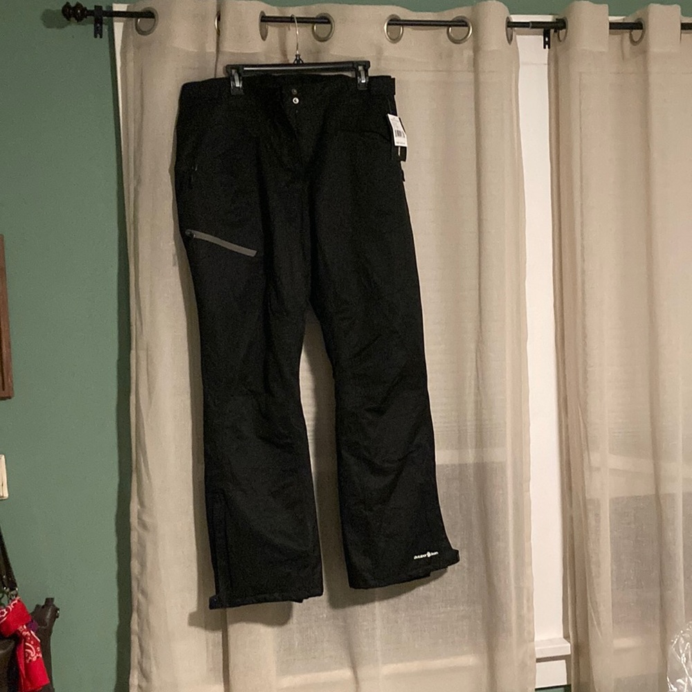 Winter snow pants. Black with pockets.